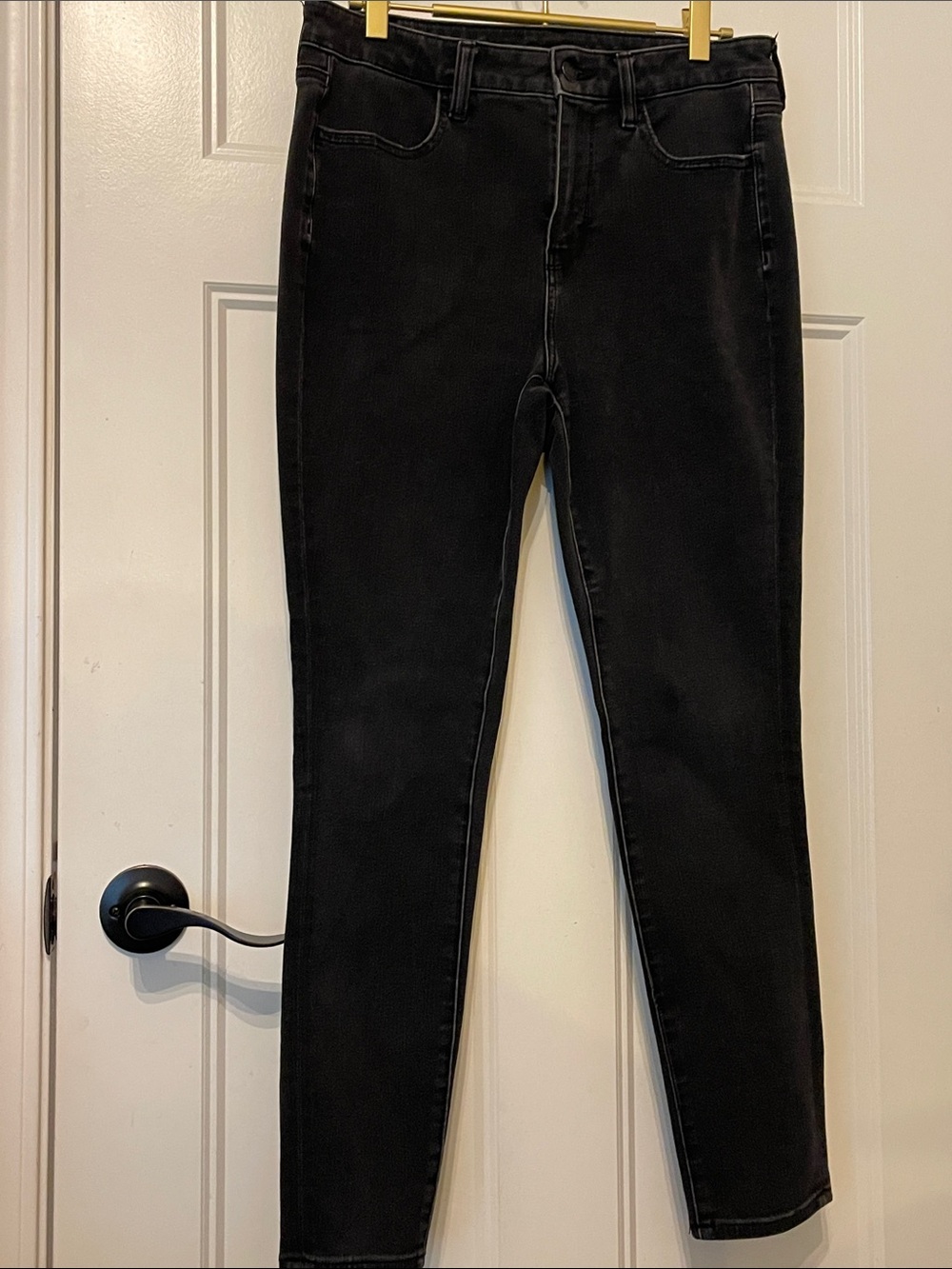 American Eagle Outfitters Black Skinny Jeans.
